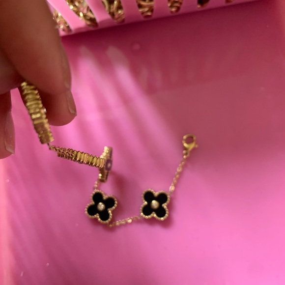 SOLD Clover Bracelet - Picture 2 of 3